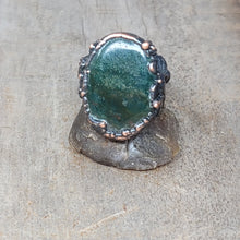 Load image into Gallery viewer, Copper Ring Bloodstone 7.0