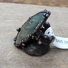 Load image into Gallery viewer, Copper Ring Labradorite size 7.5
