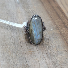 Load image into Gallery viewer, Copper Ring Labradorite Size 8.5