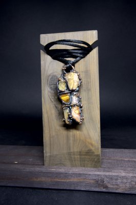 Golden Honeycomb Wanderer's Charm